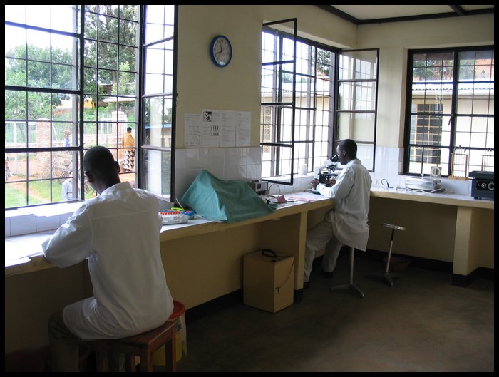 laboratorio analisi.JPG