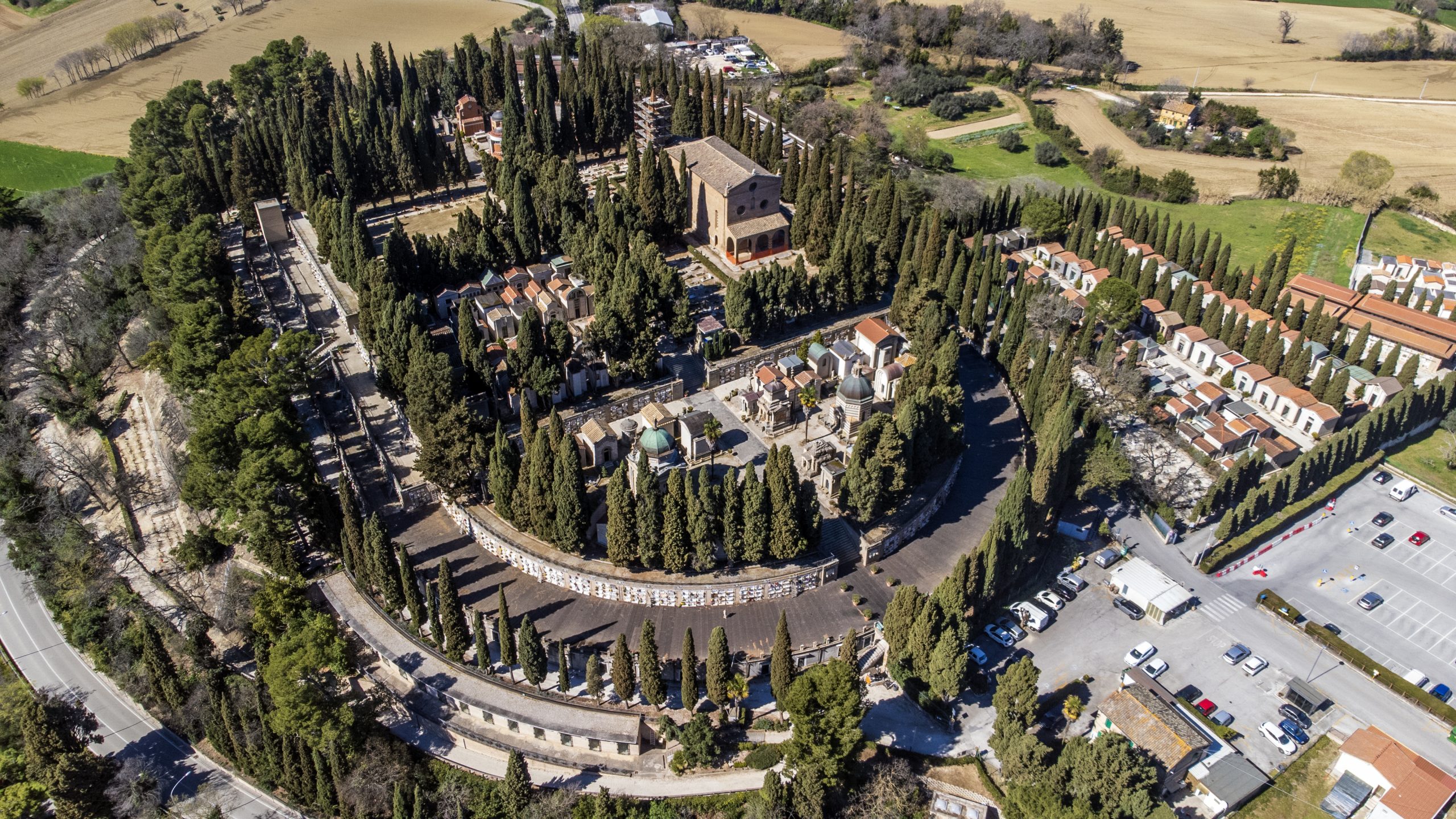 Al momento stai visualizzando NUOVA ORDINANZA DI CHIUSURA PARCHI E CIMITERI per il 27 marzo