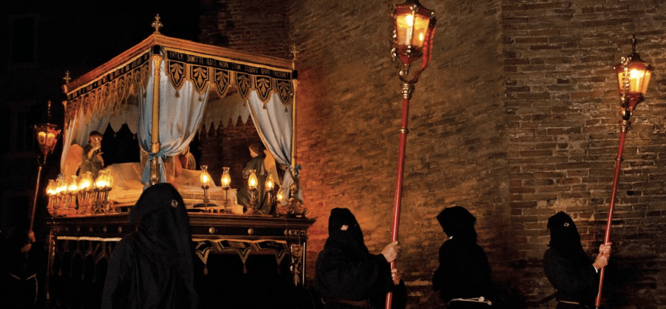 Al momento stai visualizzando TRADIZIONALE PROCESSIONE DEL VENERDÌ SANTO 3 aprile